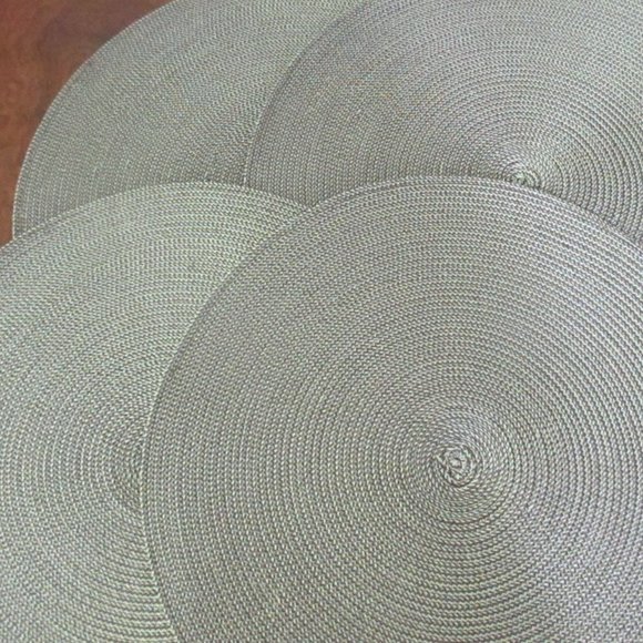 Olive Tan Round Straw Placemats Tan Set of 4 approx 15 inches diameter - Picture 1 of 3